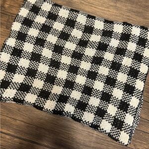 Black and White Checkered Knit Scarf